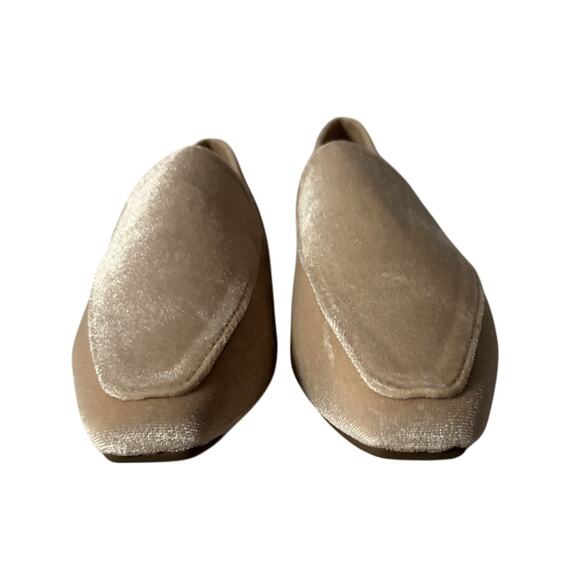 NIB Journee Silas Velvet Slip on Casual Office Classic Loafer Nude Size 8 - Picture 3 of 8